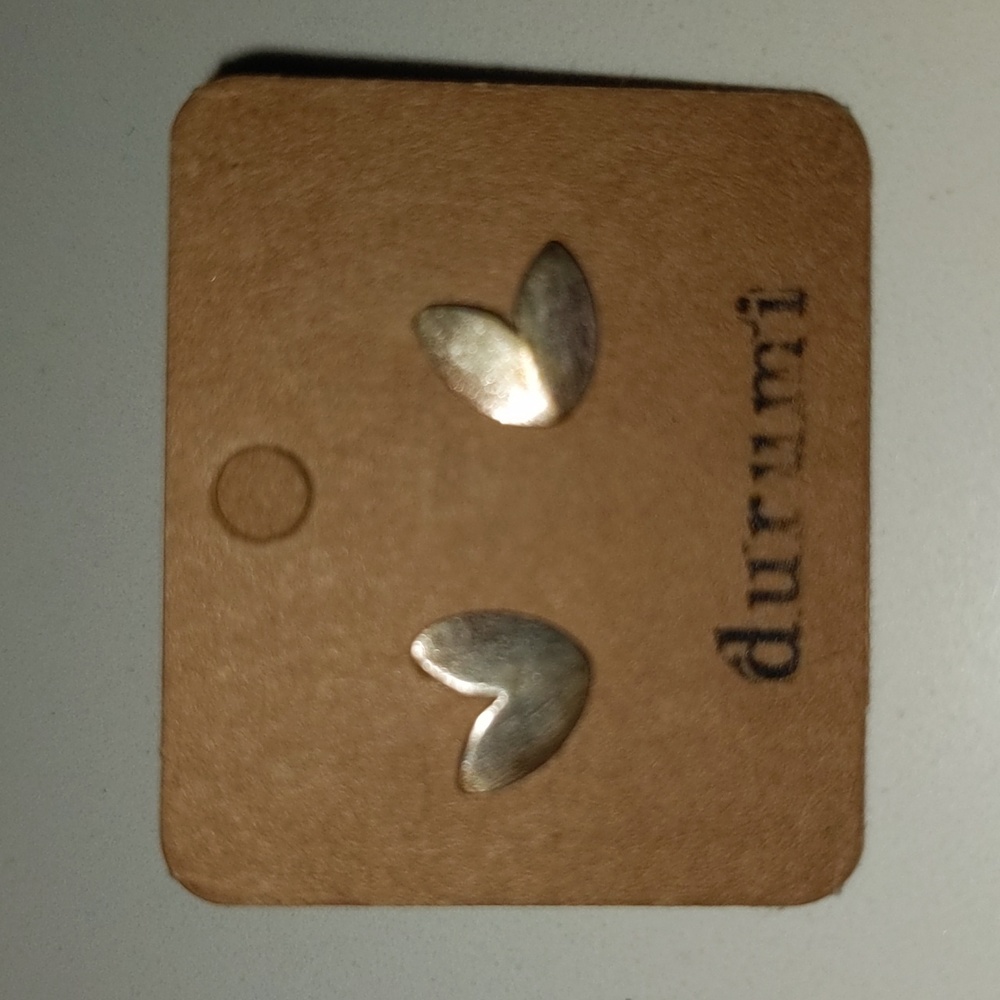 Antiqued silver heart earrings NWT